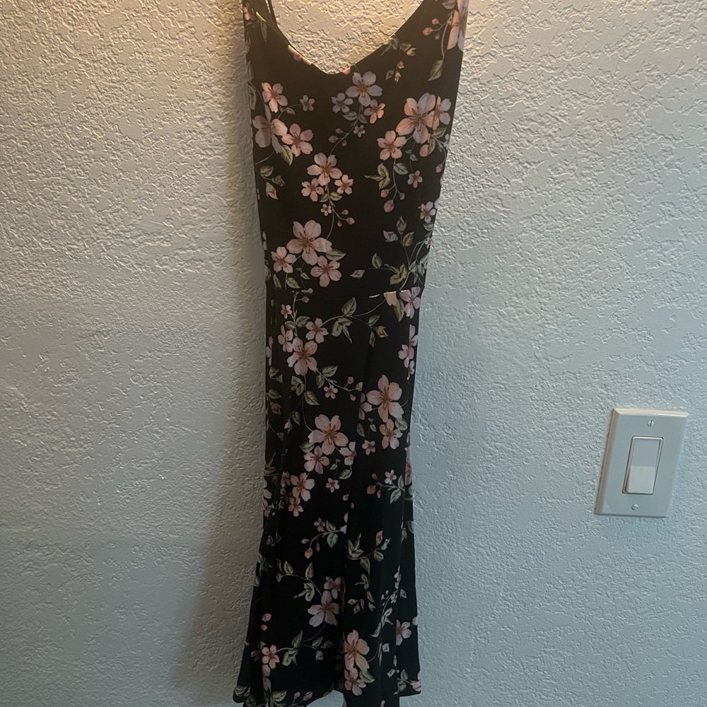 Streetwear Society Black Floral Midi Dress